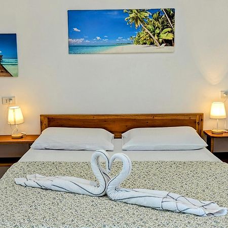 Astillo'S Guest Houses Moalboal Exterior foto