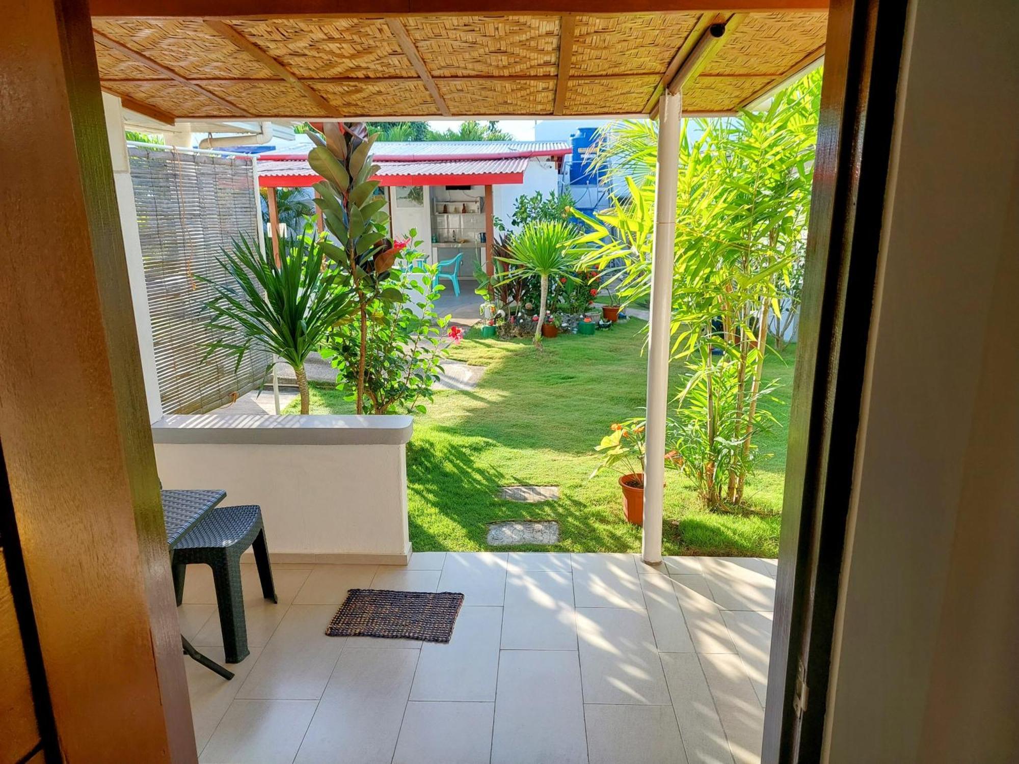 Astillo'S Guest Houses Moalboal Quarto foto