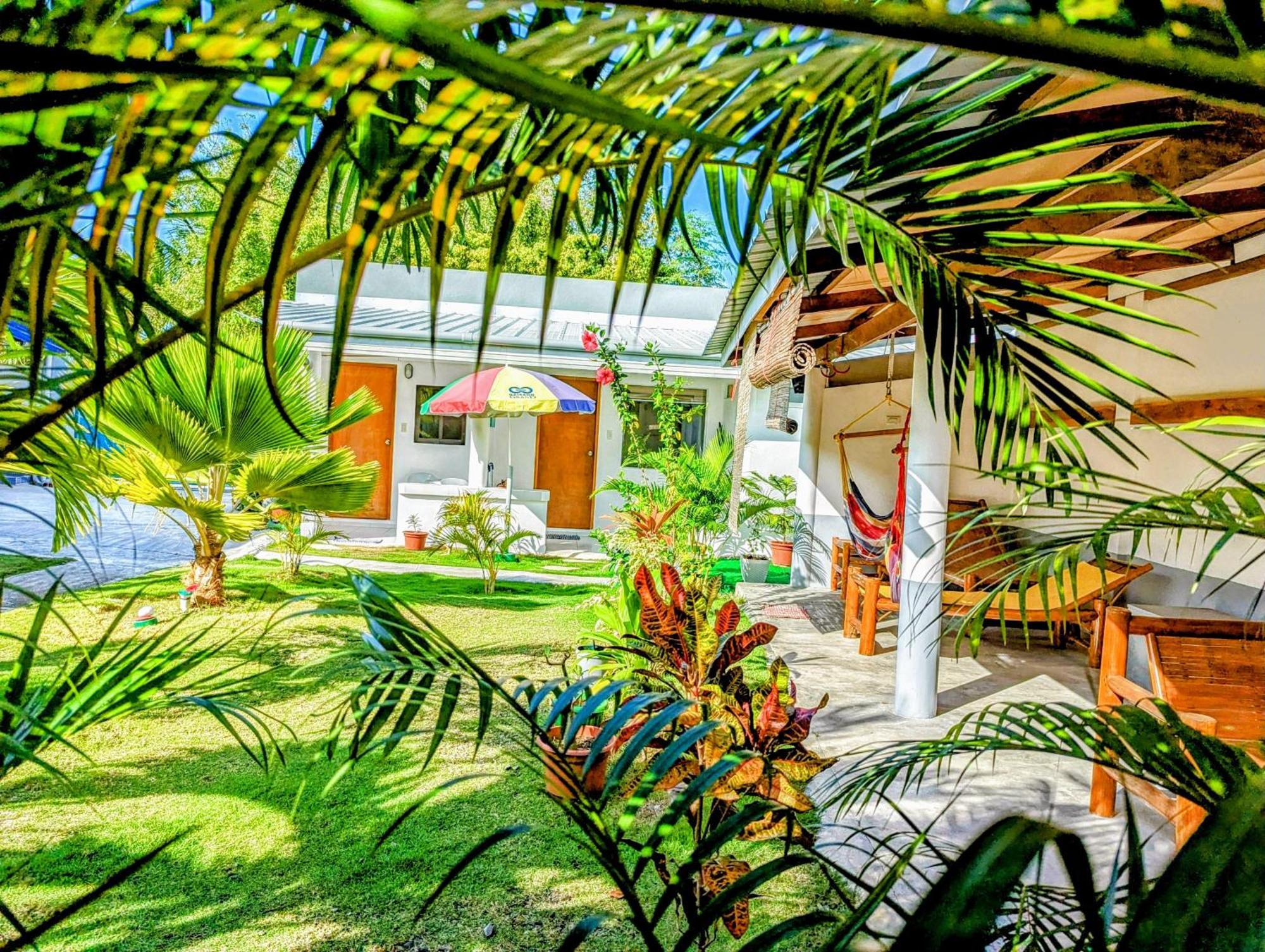 Astillo'S Guest Houses Moalboal Exterior foto